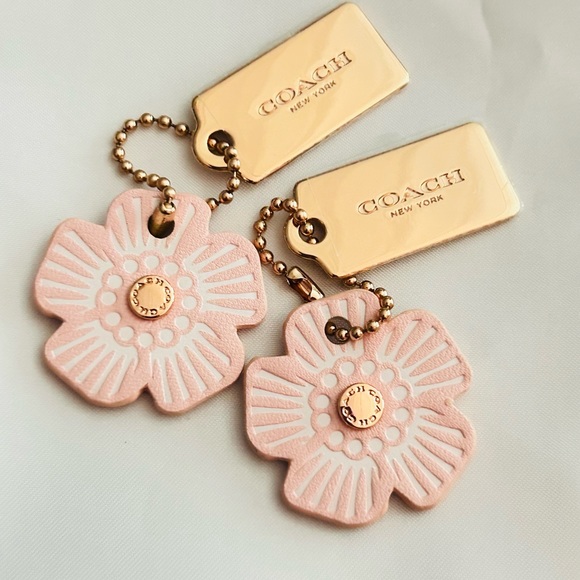 NWOT Coach Tea Rose and Rose Gold Tag Keychain/ Bag Charm - Picture 6 of 12